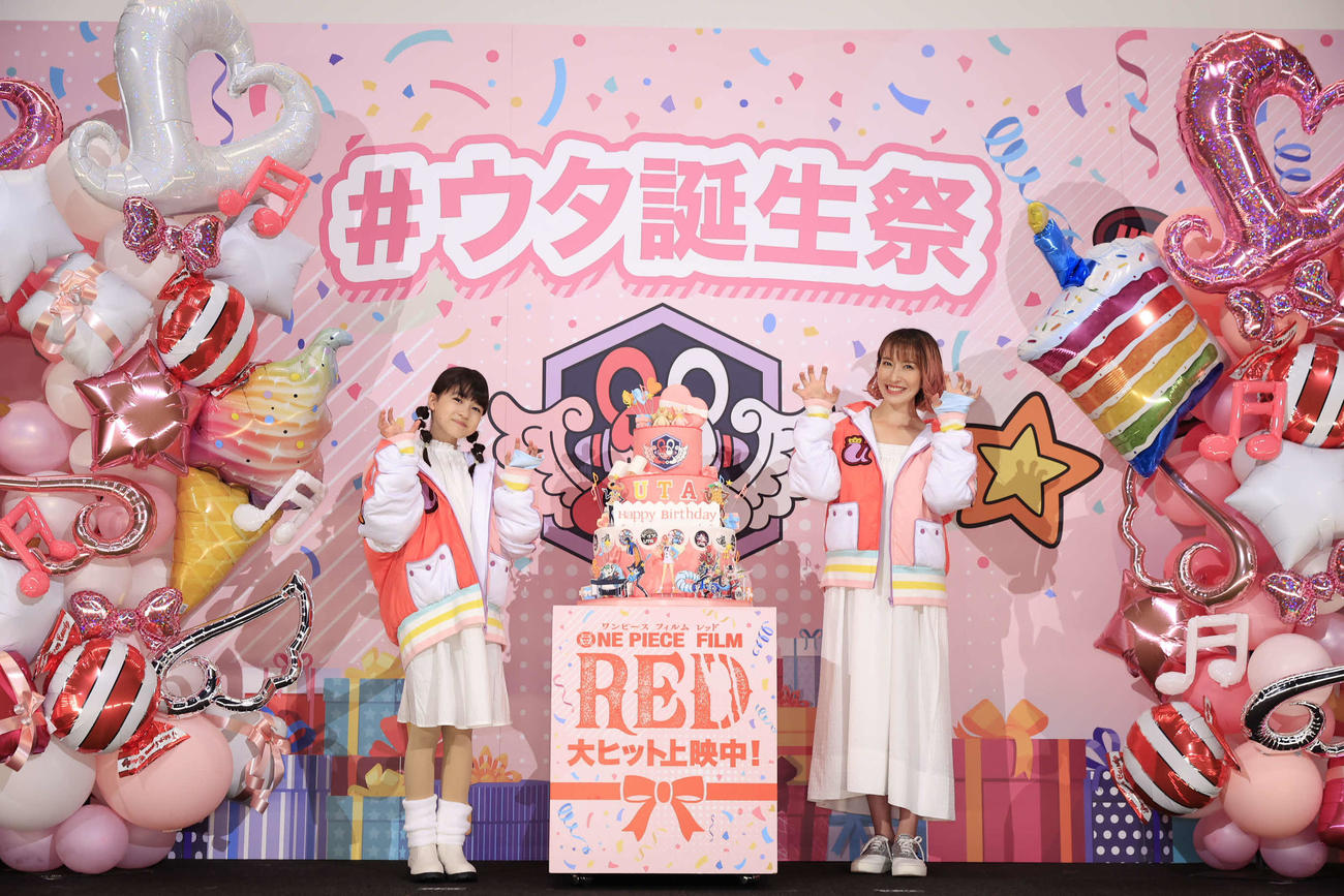 「ONE PIECE FILM RED」のイベント「＃ウタ誕生祭」に登壇した新津ちせ（左）と名塚佳織