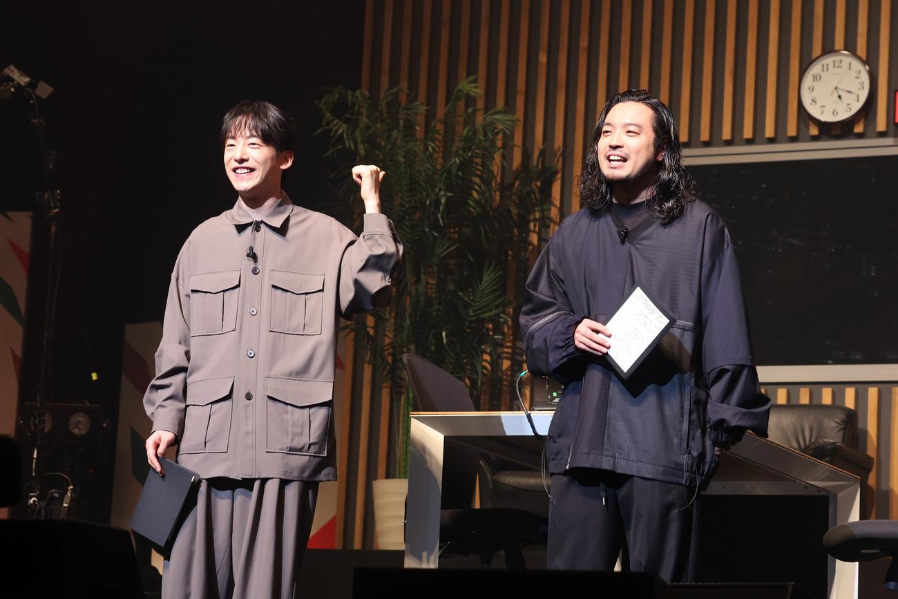 「Creepy Nutsのオールナイトニッポン　THE LIVE 2022」を開催したCreepy Nuts。左からDJ松永、R－指定