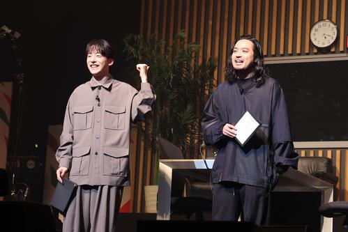 「Creepy Nutsのオールナイトニッポン　THE LIVE 2022」を開催したCreepy Nuts。左からDJ松永、R－指定