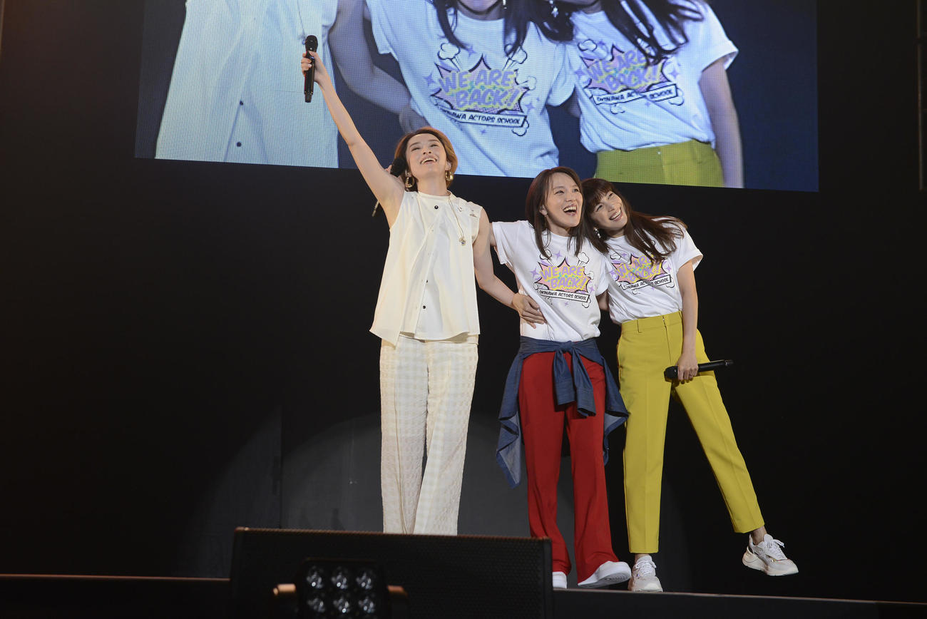 再集結し「Body＆Soul」を披露したSPEEDの、左から島袋寛子、今井絵理子氏、上原多香子