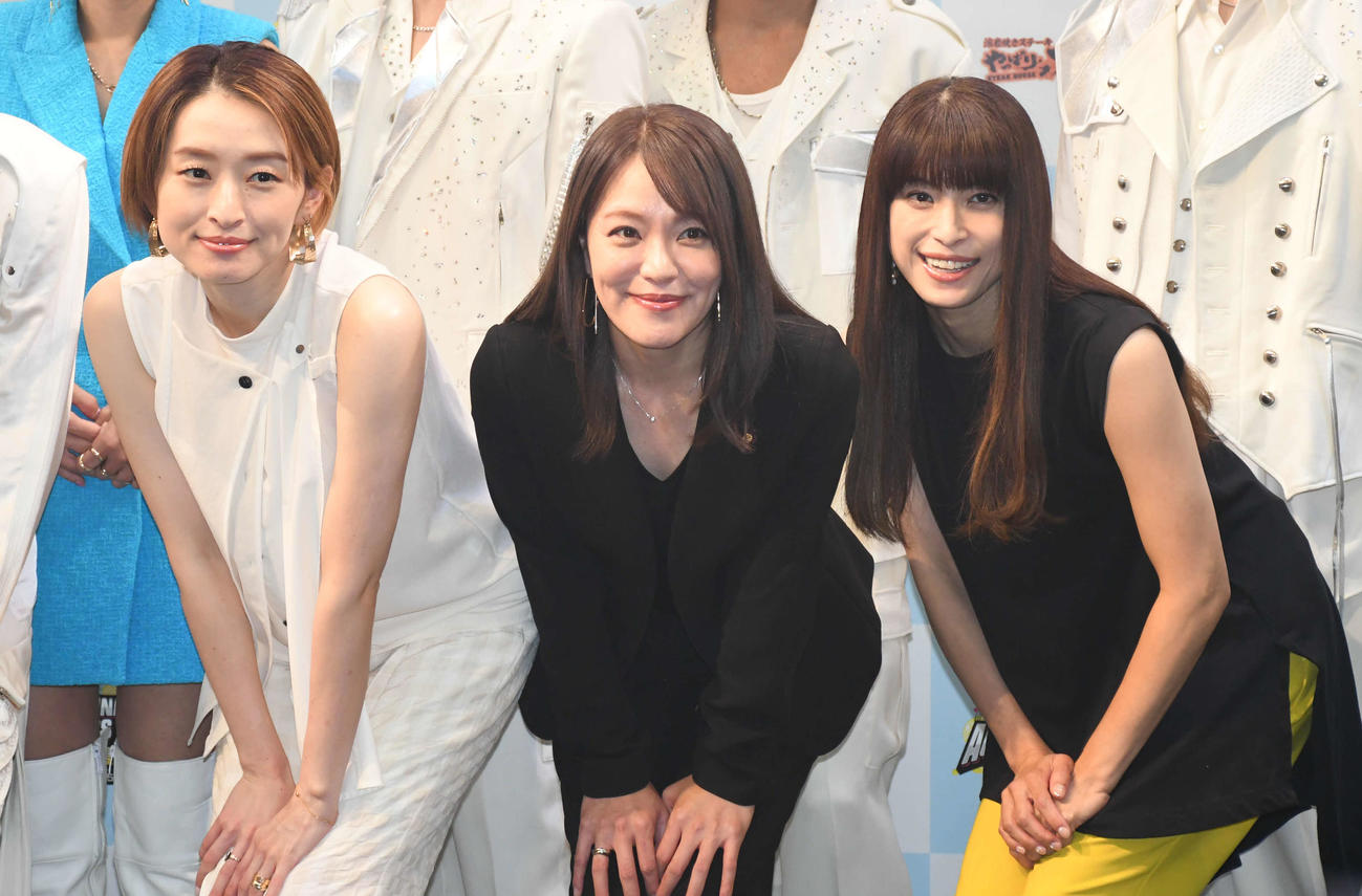 「沖縄アクターズスクール大復活祭」で6年4カ月ぶりに再集結したSPEEDの、左から島袋寛子、今井絵理子氏、上原多香子（撮影・大友陽平）