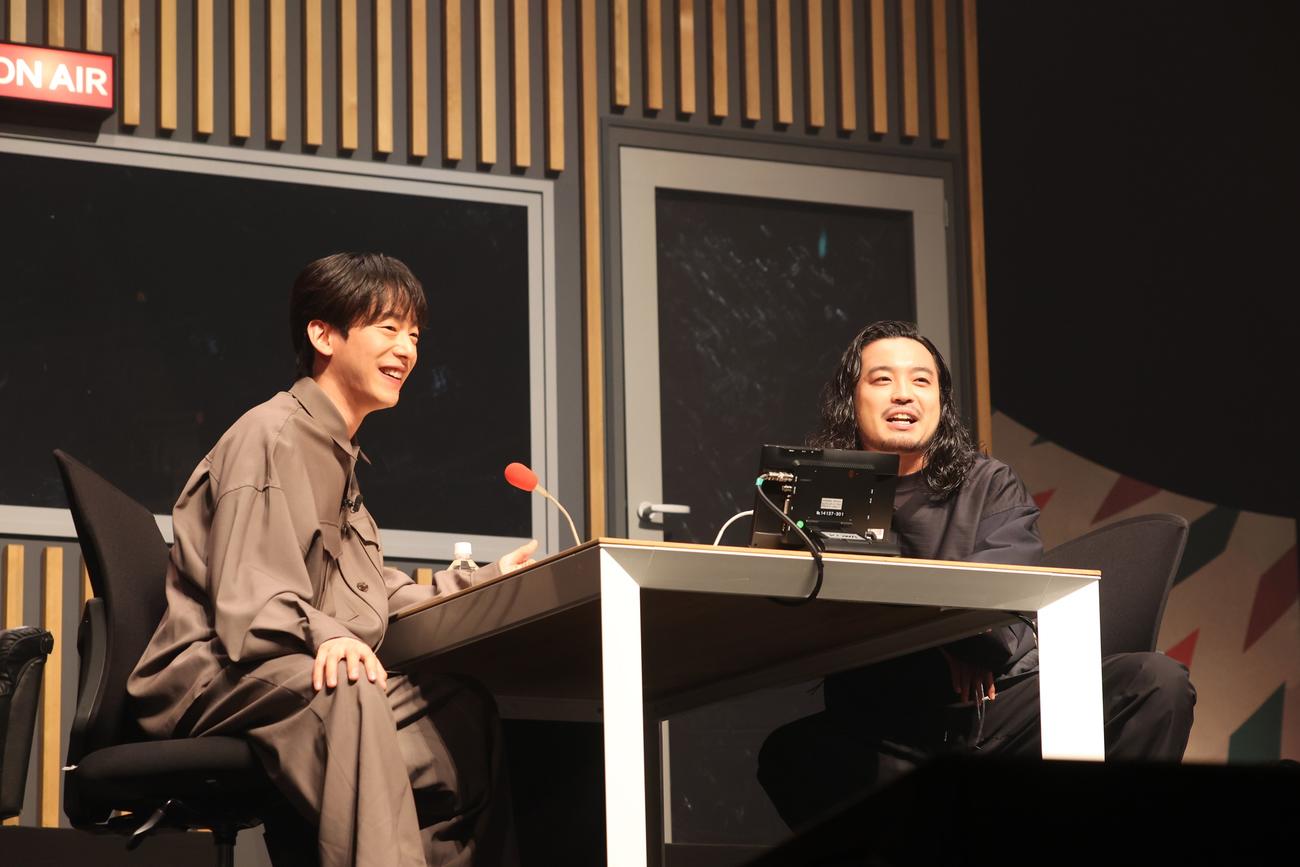 「Creepy Nutsのオールナイトニッポン　THE LIVE 2022」を開催したCreepy Nuts。左から、DJ松永、R－指定