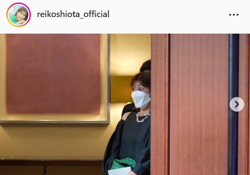 友人たちからのサプライズに驚く潮田玲子（潮田玲子のインスタグラムより）