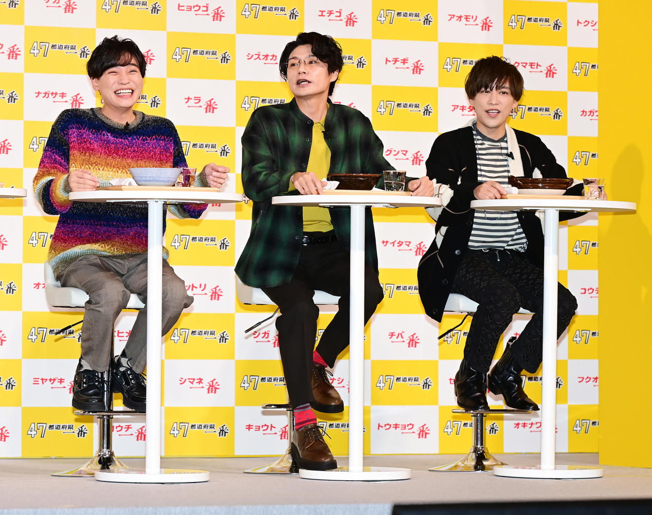 サッポロ一番「このひと手間が、地元愛。～47都道府県一番～」キャンペーン開始式で実食するKis－My－Ft2の、左から二階堂高嗣、横尾渉、千賀健永（撮影・小沢裕）