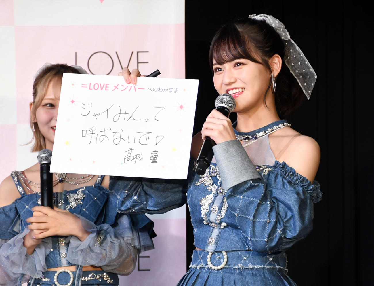 最新シングル「Be Selfish」発売記者発表会でトークする＝LOVE高松瞳（撮影・大友陽平）