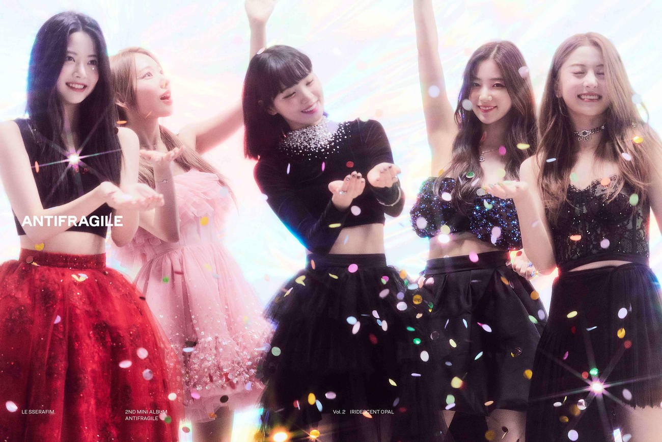 「LE SSERAFIM」（P）＆（C）SOURCE MUSIC