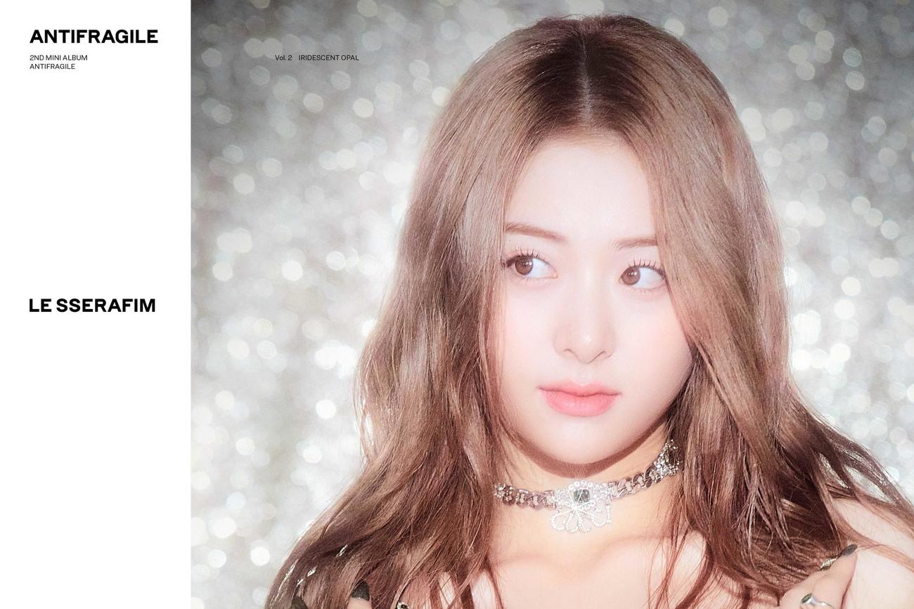 「LE SSERAFIM」のHUH YUNJIN（P）＆（C）SOURCE MUSIC