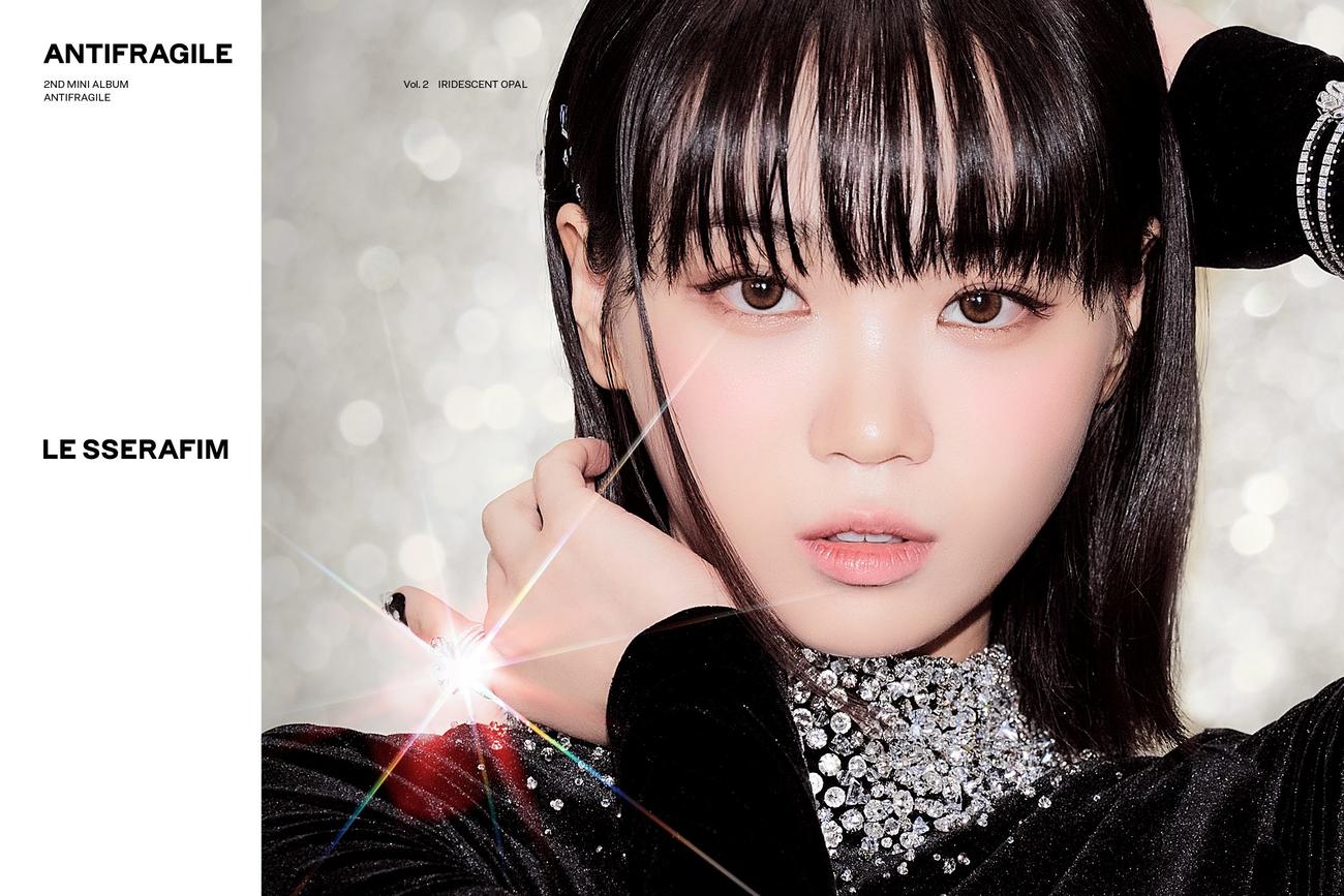 「LE SSERAFIM」のKIM CHAEWON（P）＆（C）SOURCE MUSIC