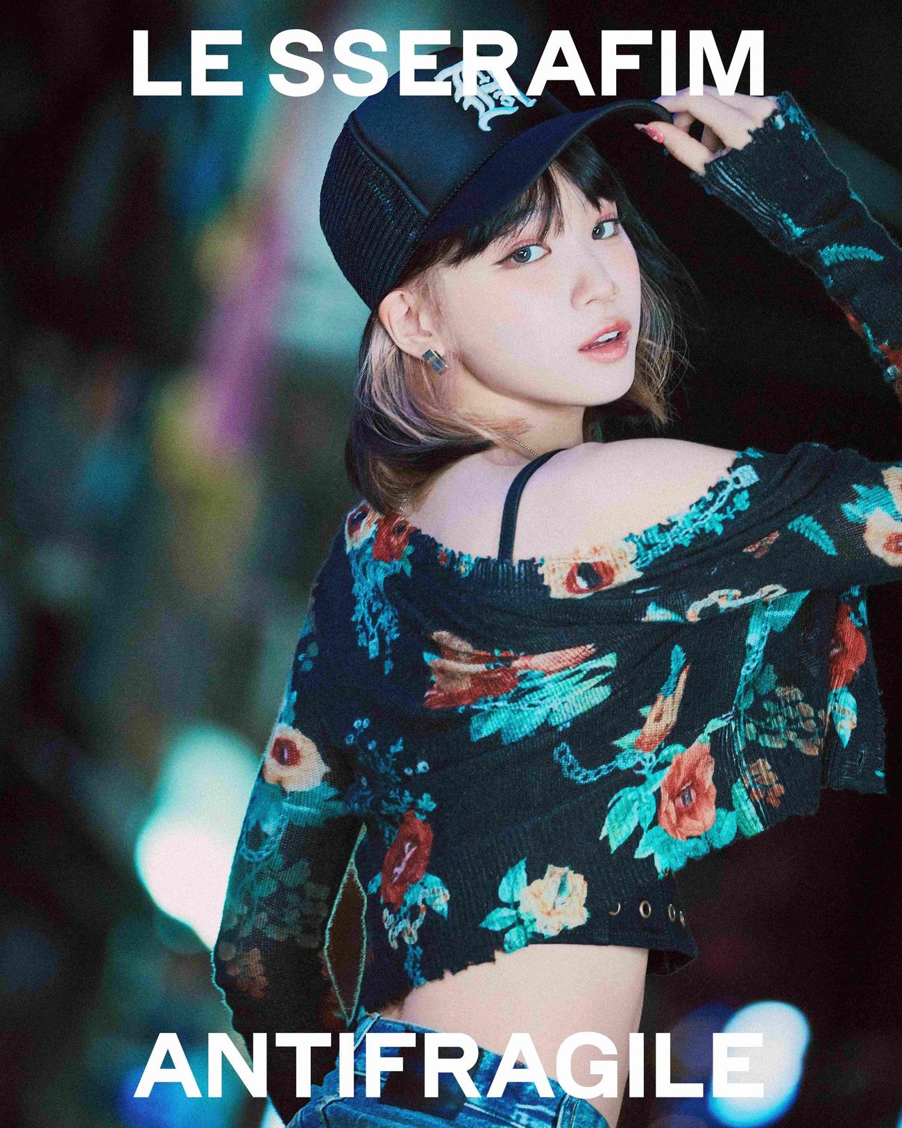 「LE SSERAFIM」のKIM CHAEWON（P）＆（C）SOURCE MUSIC