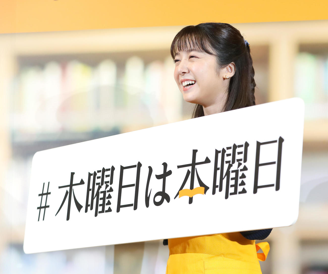 書店員体験に挑戦した上白石萌音（撮影・足立雅史）