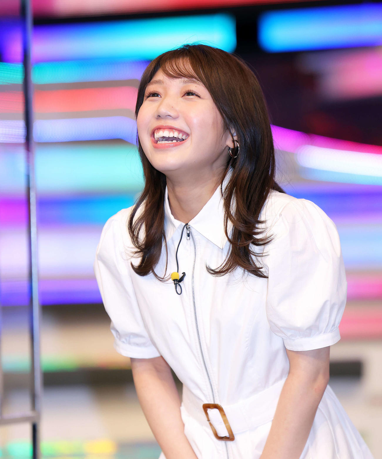 テレビ朝日系列「ミュージックステーション」新サブMCを務める鈴木新彩アナウンサーはお披露目会見で笑顔を見せる（撮影・河田真司）