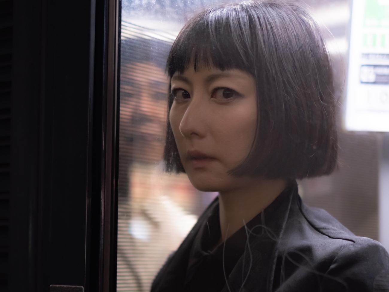 ライブ「白い楽園、黒い鳥」を開催する、鳥居みゆき（右）と中川パラダイス