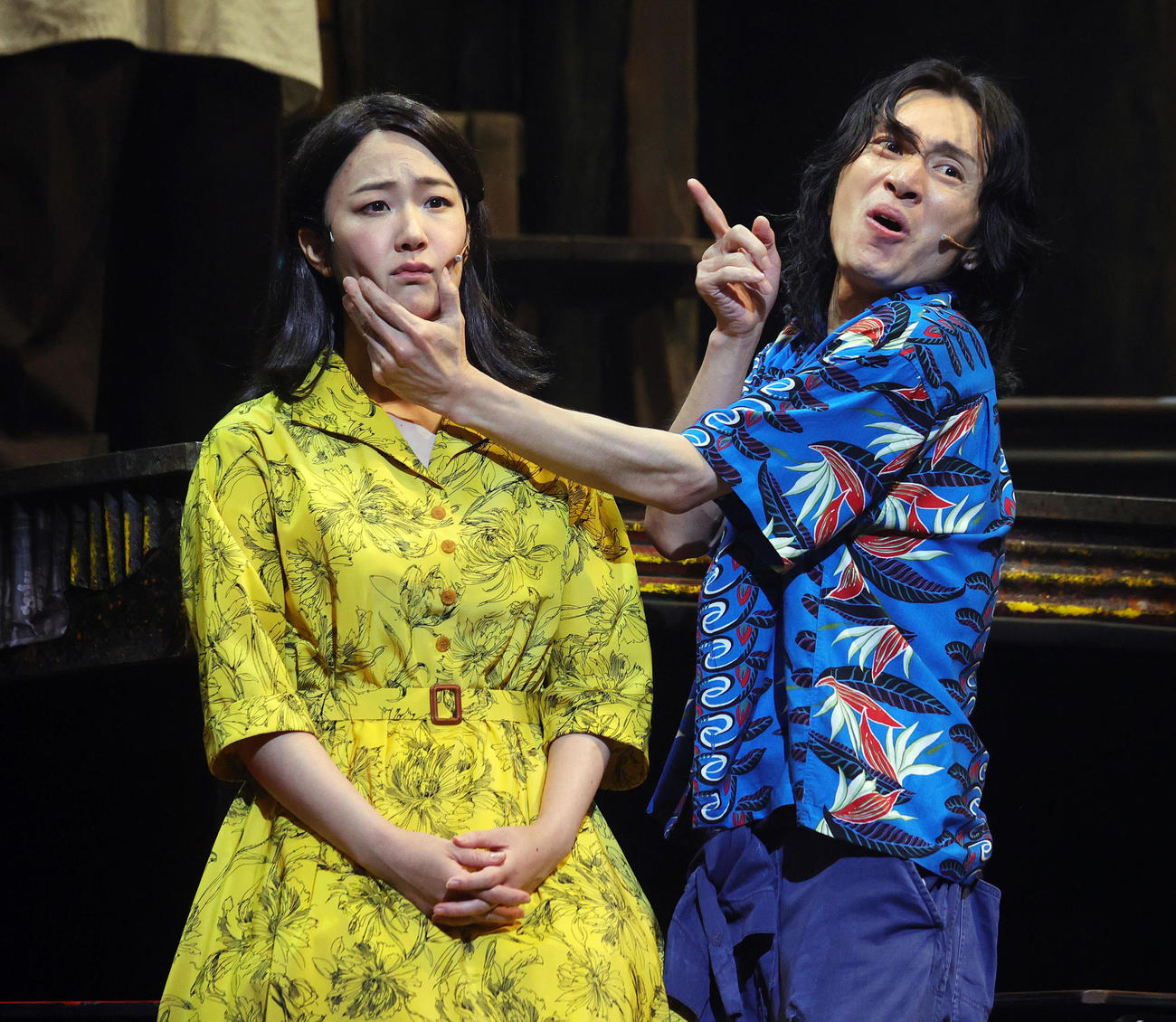 舞台「閃光ばなし」の通し稽古を行う黒木華（左）と安田章大（撮影・野上伸悟)