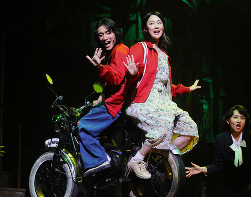 黒木華、舞台上での初歌唱に挑戦「マイク乗りがいい」初共演の関ジャニ