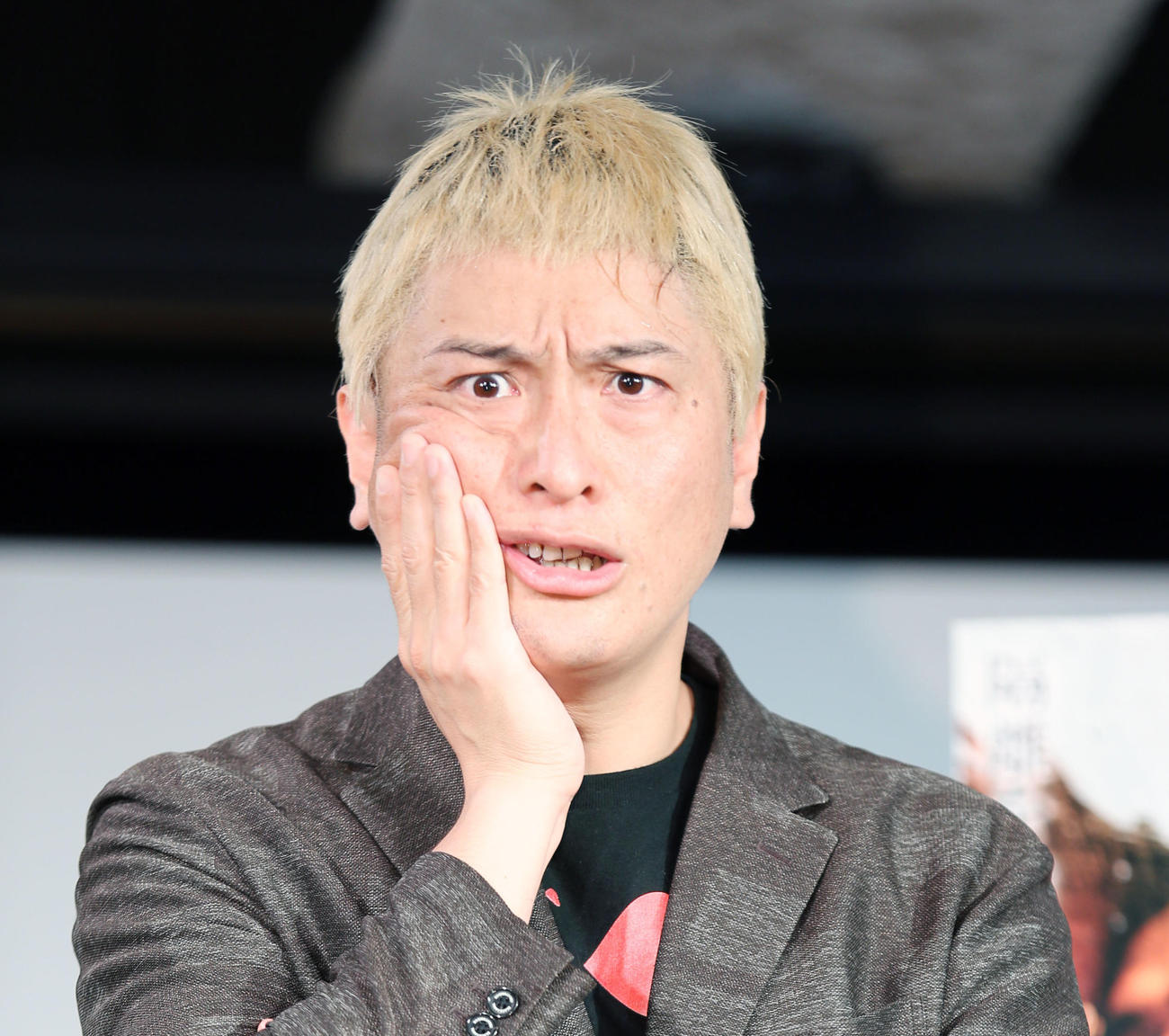 松本人志のものまねをするJP（2022年10月撮影）