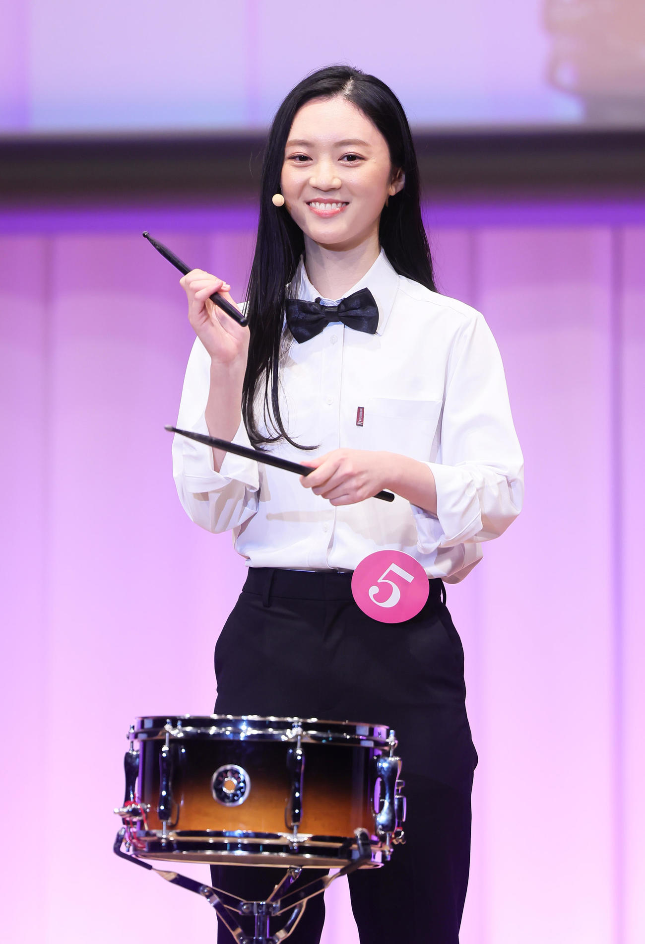 特技のドラムを披露する辻村心響さん（撮影・足立雅史）
