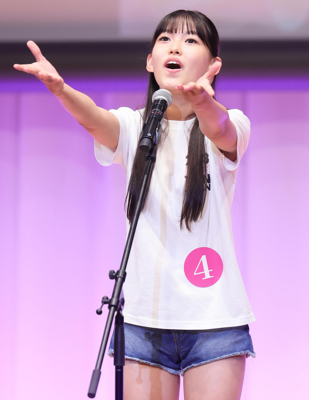 特技の歌を披露する中村紅葉さん（撮影・足立雅史）