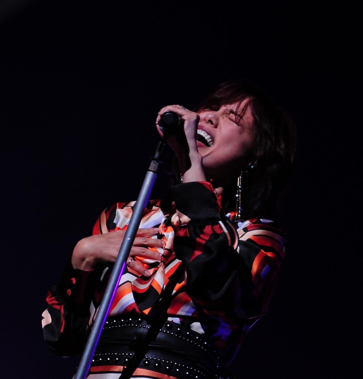 熱唱する相川七瀬