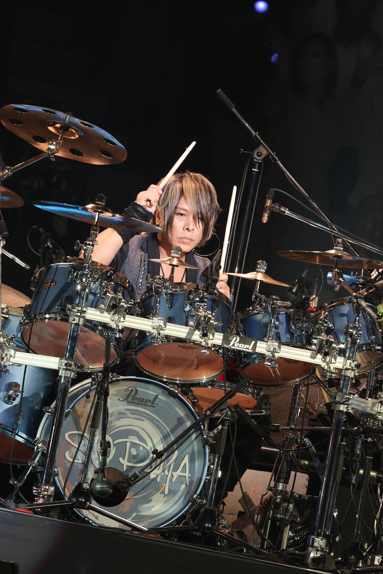 9年2カ月ぶりの復活ライブでパフォーマンスするSOPHIA赤松芳朋