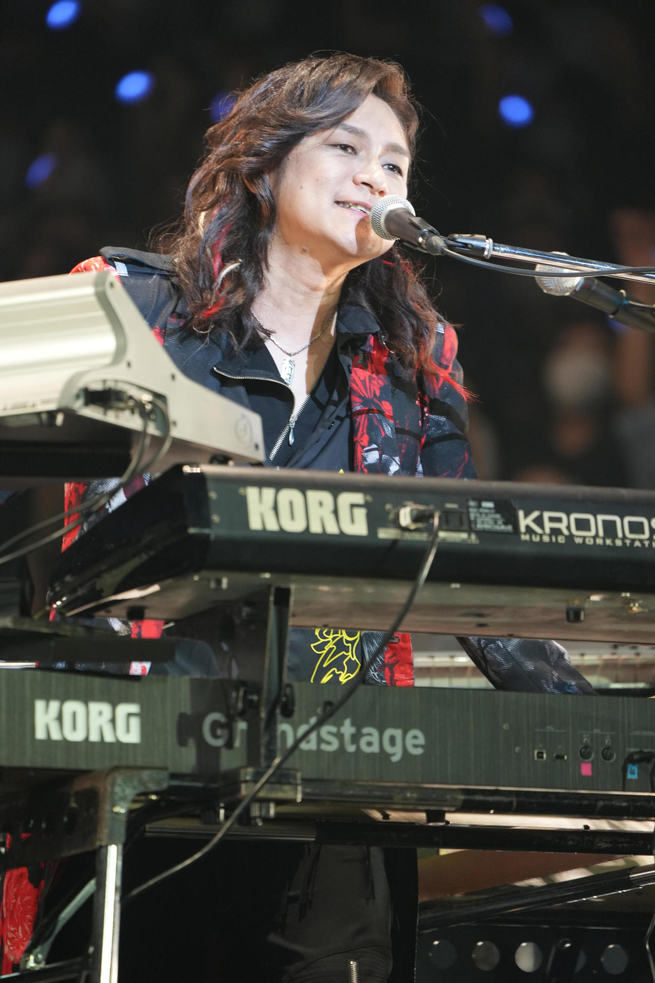 9年2カ月ぶりの復活ライブでパフォーマンスするSOPHIA都啓一