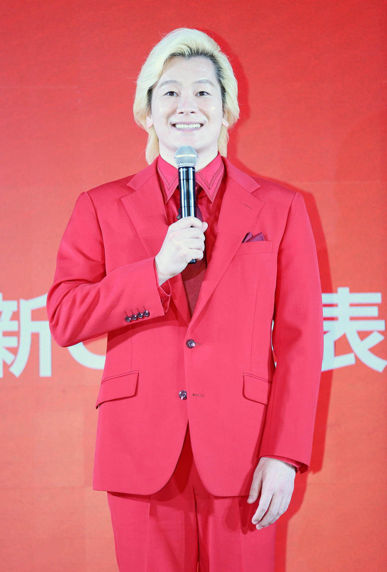 アドビ新CM発表イベントで笑顔を見せるカズレーザー（撮影・宮地輝）
