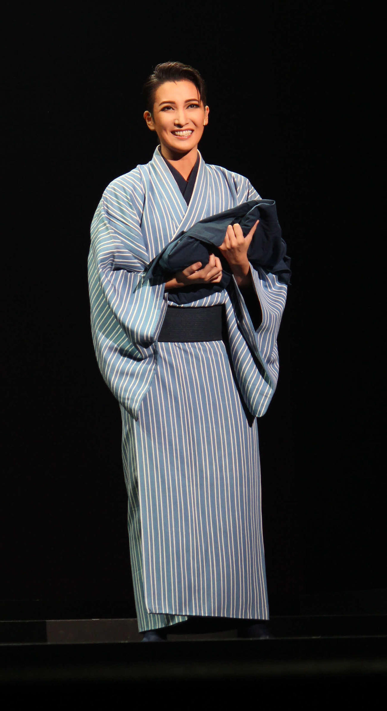 春琴に究極の愛を捧げる佐助にふんした帆純まひろ（撮影・村上久美子）