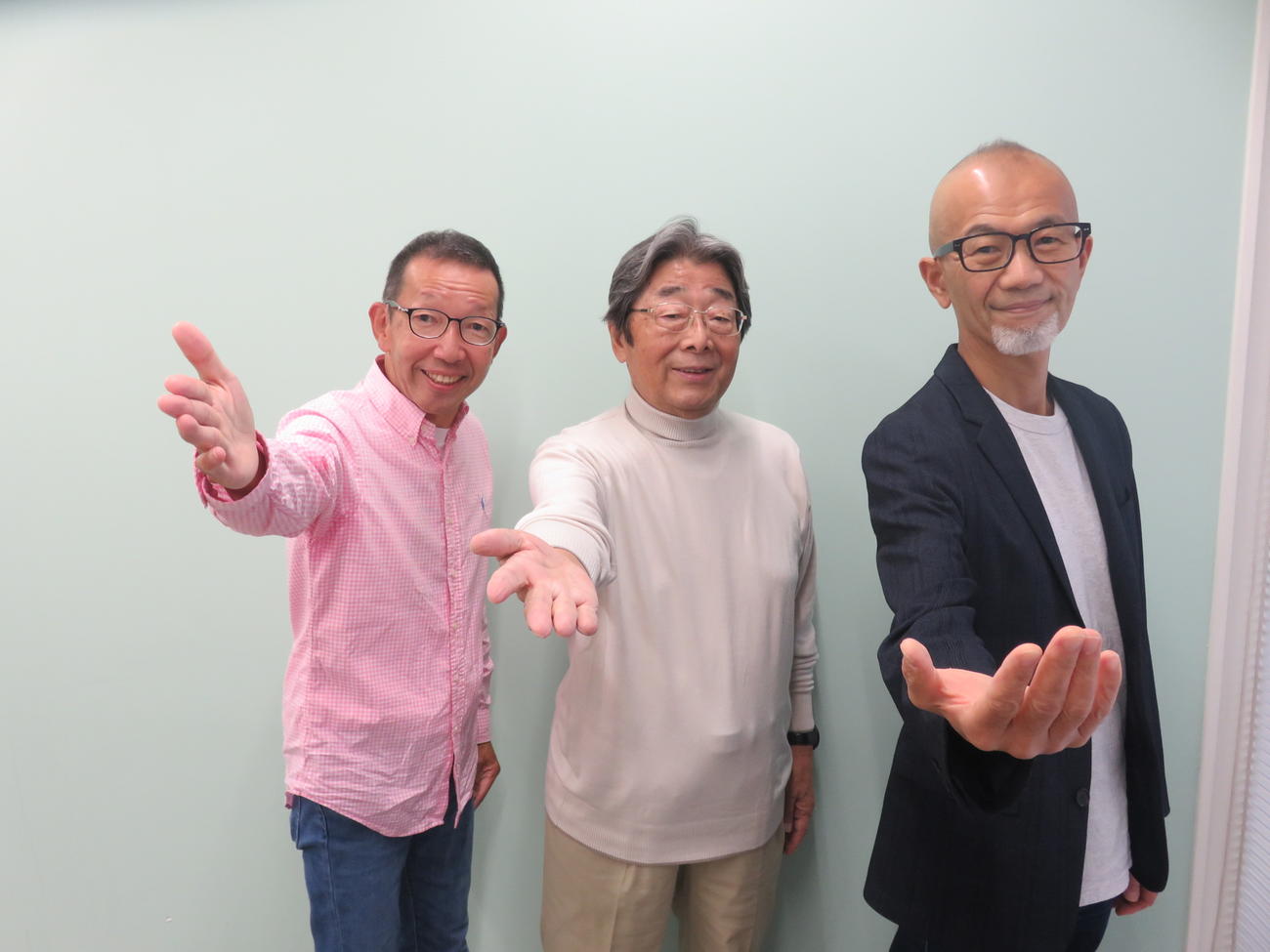 「絶体絶命のエレジー」を配信リリースしたG3s。左から松本秀夫、高嶋ひでたけ、上柳昌彦アナウンサー