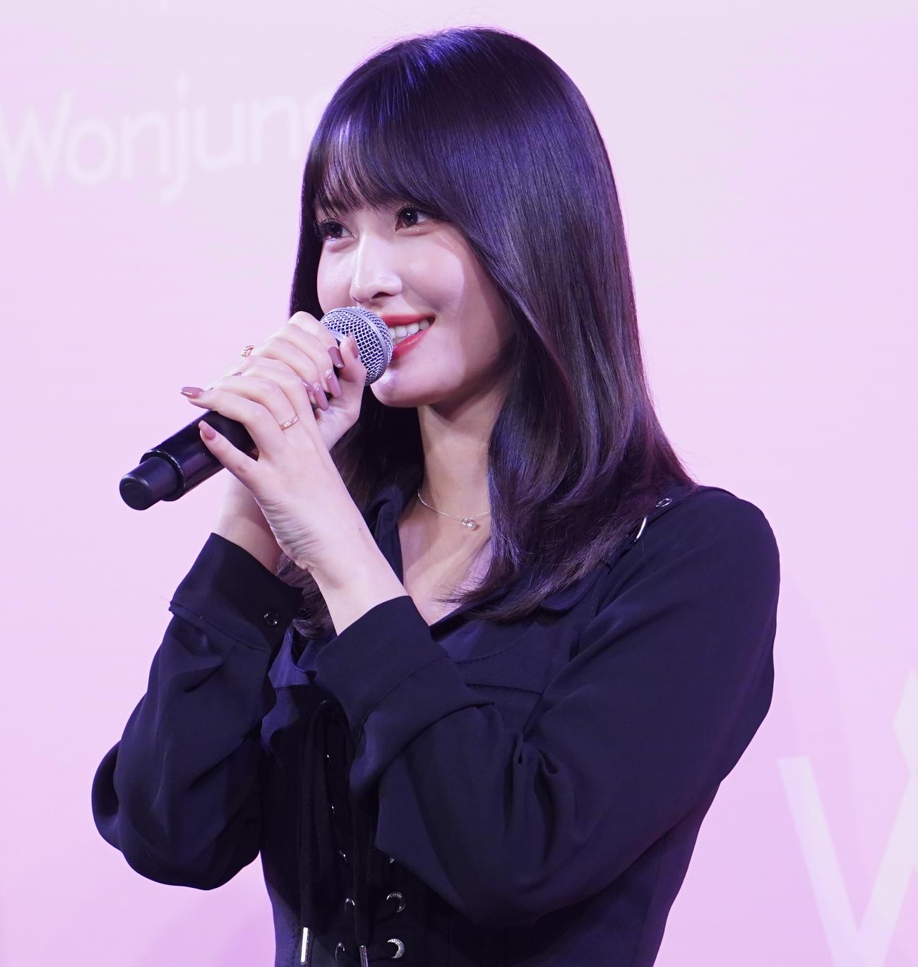 「ウォンジョンヨ」のローンチ発表会に出席したTWICEのモモ（撮影・佐藤勝亮）