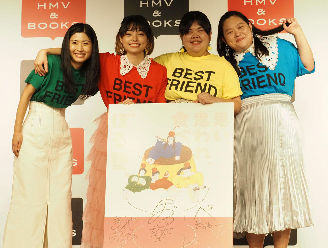 エッセー「思い、思われ、食べ、ぼる塾」発売記念取材会に出席したぼる塾。左から酒寄希望、きりやはるか、あんり、田辺智加（撮影・遠藤尚子）