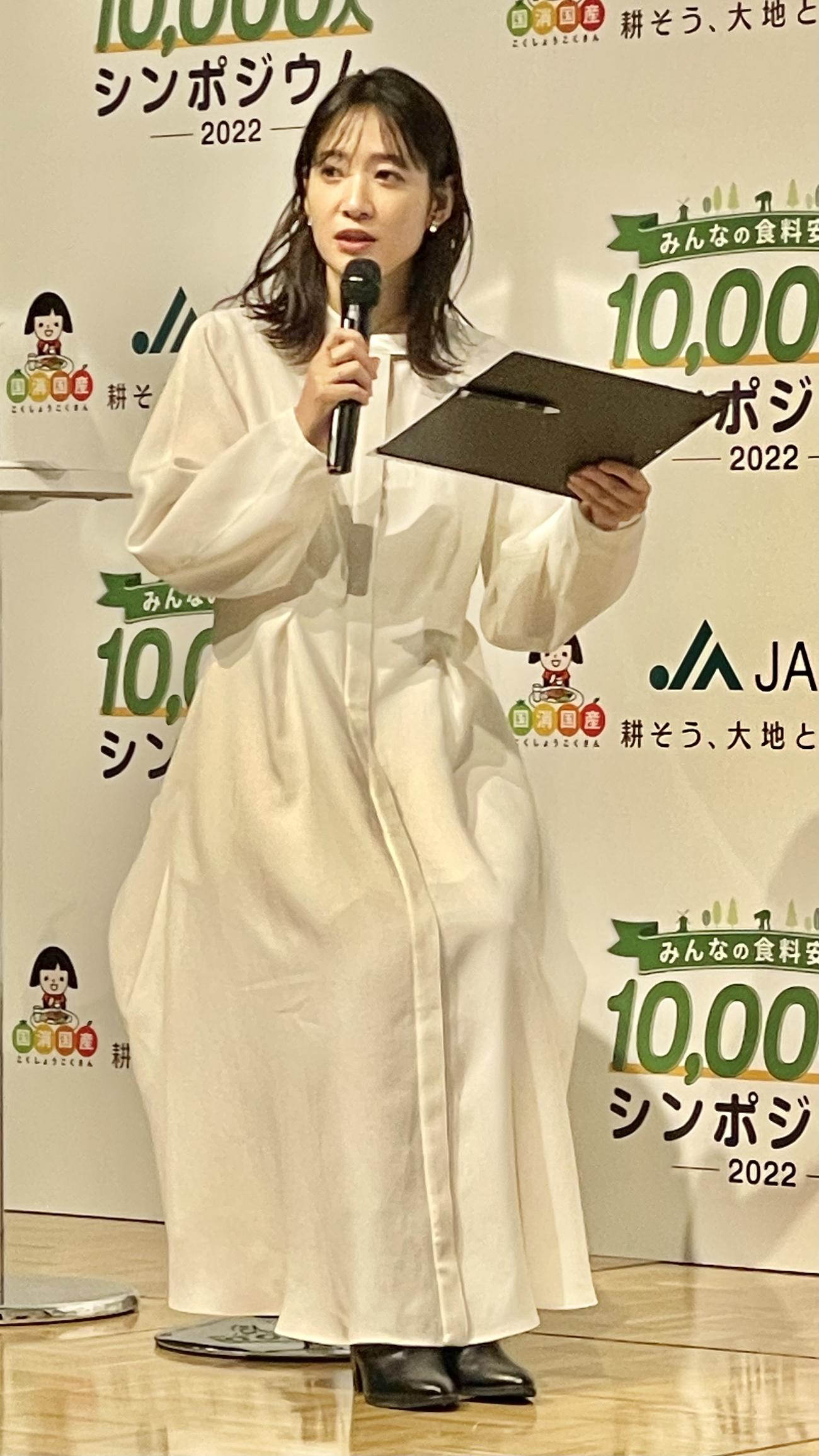 トークセッションで司会を務めた吉田明世アナウンサー