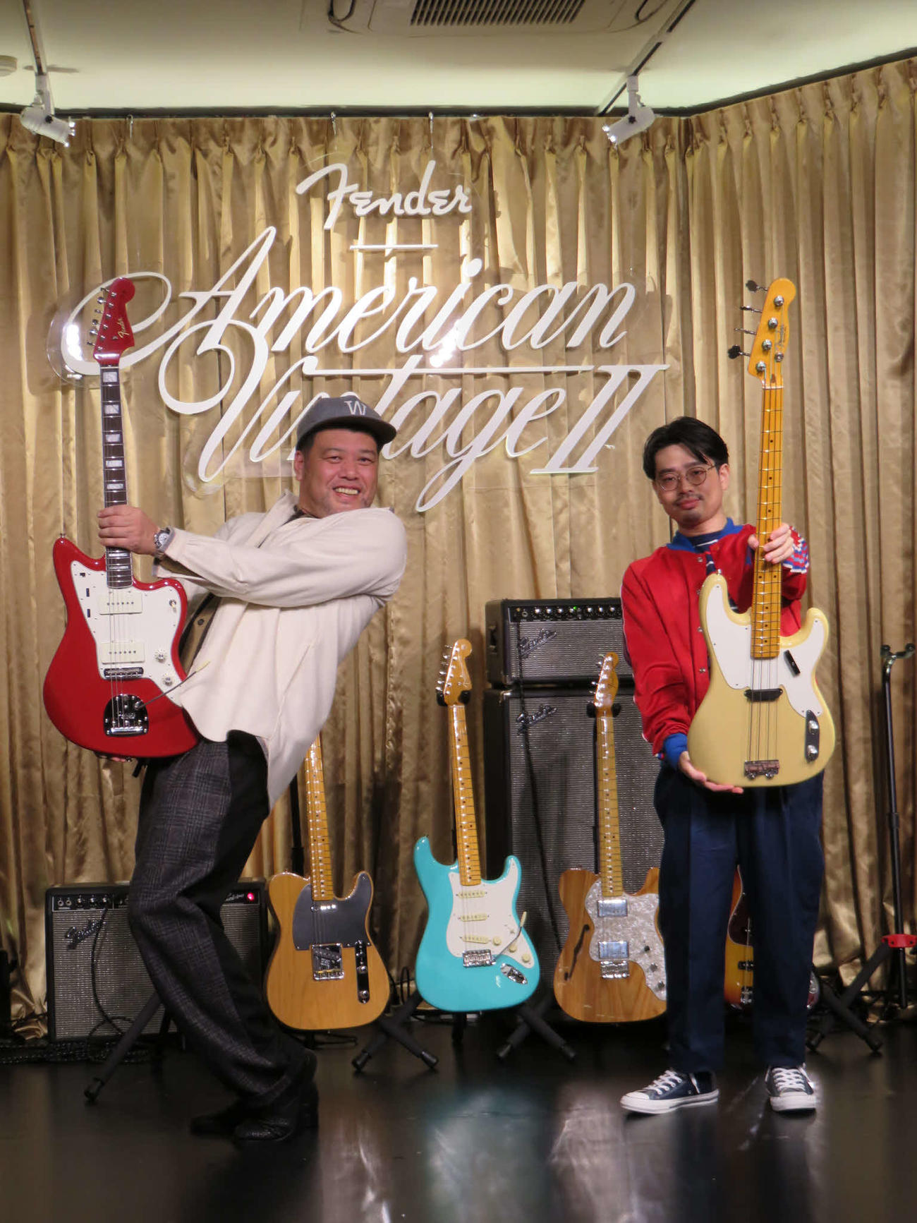 フェンダーのイベントに出席した野性爆弾くっきー！（左）ハマ・オカモト