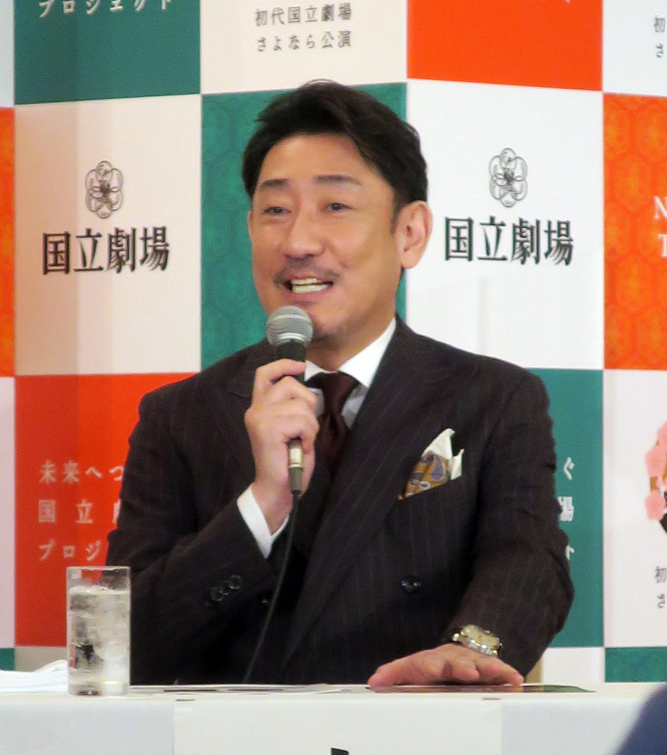 国立劇場11月歌舞伎「歌舞伎＆落語　コラボ忠臣蔵」取材会で意気込みを語る中村芝翫