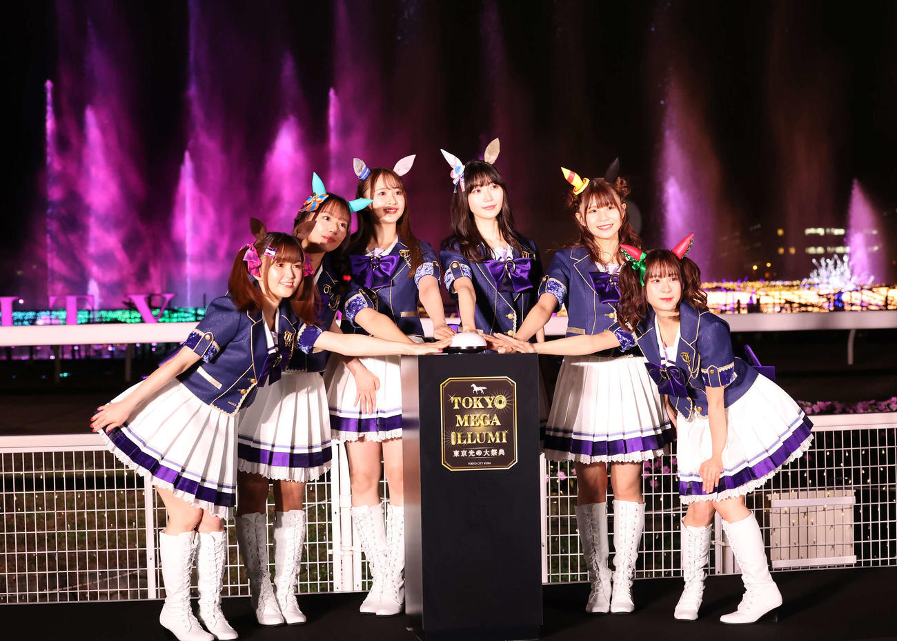 東京メガイルミ点灯式を行ったウマ娘の、左から大和田仁美、菊池紗矢香、高柳知葉、須藤叶希、稲垣好、前田佳織里（撮影・丹羽敏通）