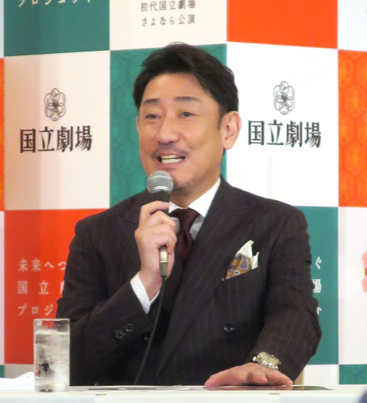 国立劇場11月歌舞伎「歌舞伎＆落語　コラボ忠臣蔵」取材会で意気込みを語る中村芝翫