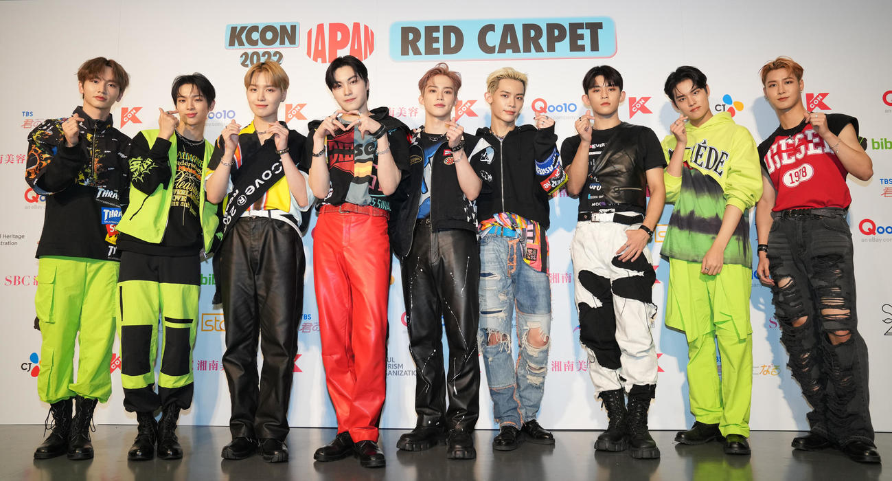 「KCON 2022 JAPAN」のフォトセッションでポーズを決めるTO1（撮影・鈴木みどり）