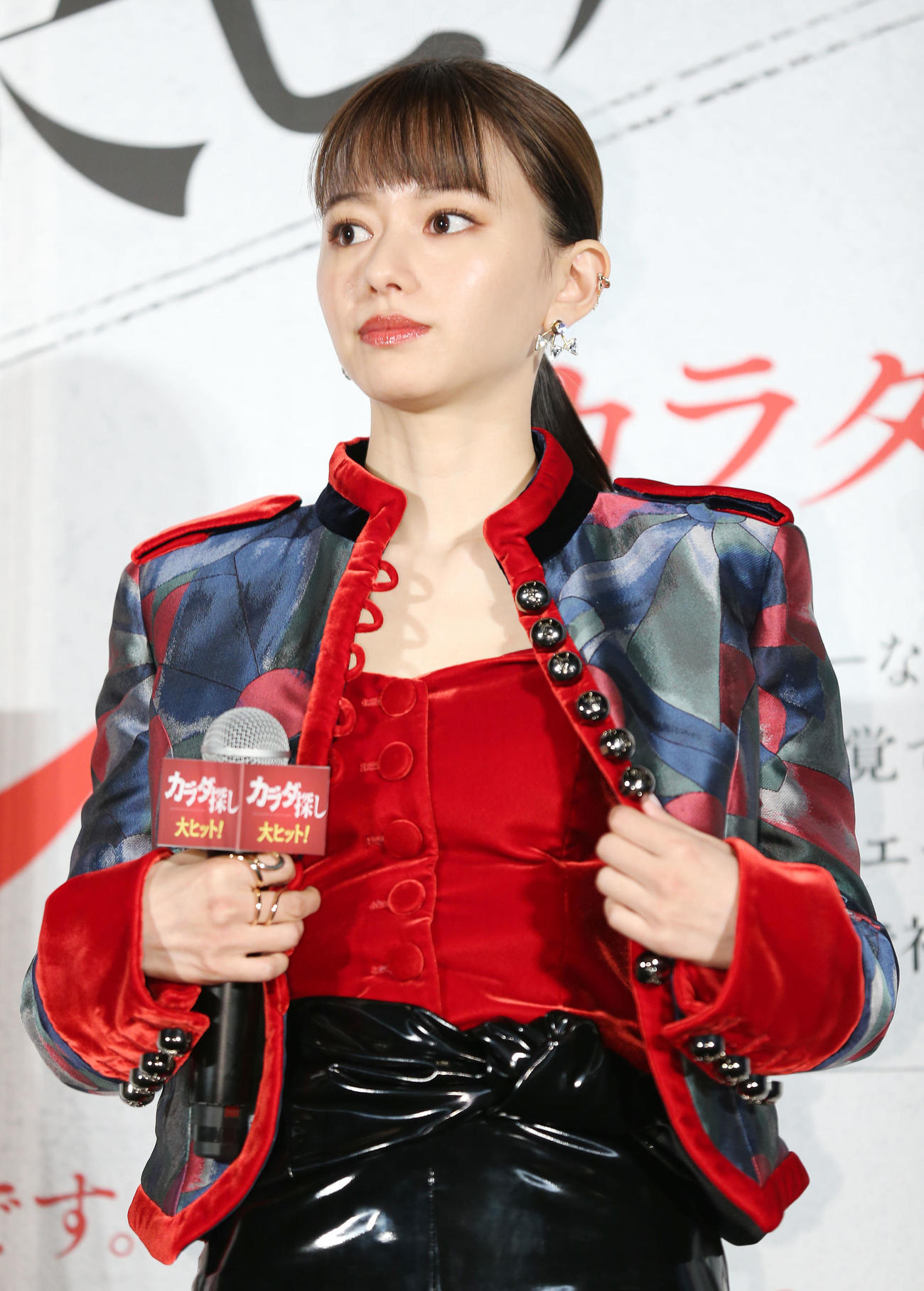 映画「カラダ探し」公開記念舞台あいさつ　登壇した山本舞香（撮影・宮地輝）
