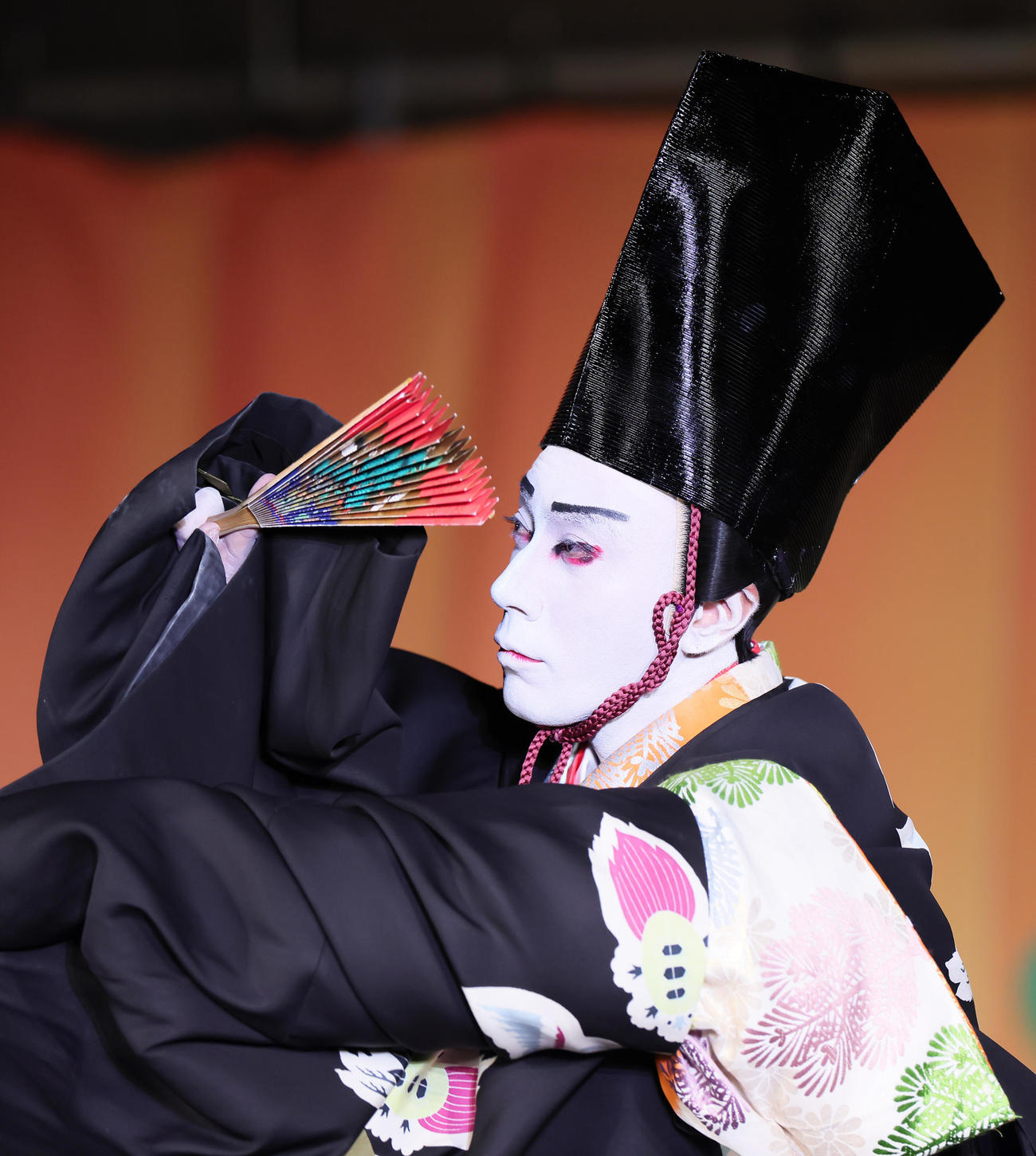 三番叟（さんばそう）を披露する市川海老蔵（撮影・足立雅史）