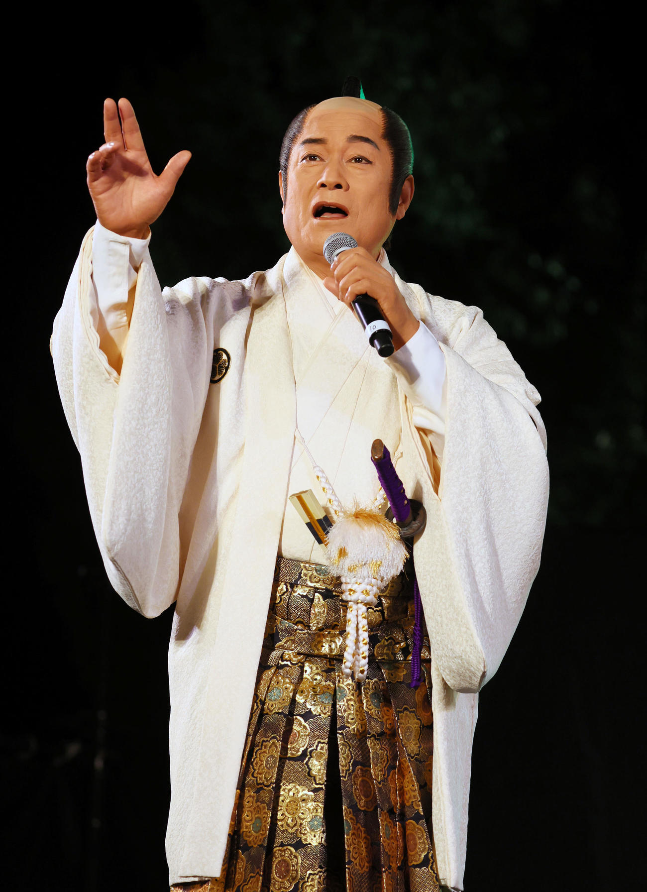 松平健「マツケンサンバ」「暴れん坊将軍」大阪城本丸広場で歌い踊る「大阪城の前で歌えるとは」 - 芸能写真ニュース : 日刊スポーツ