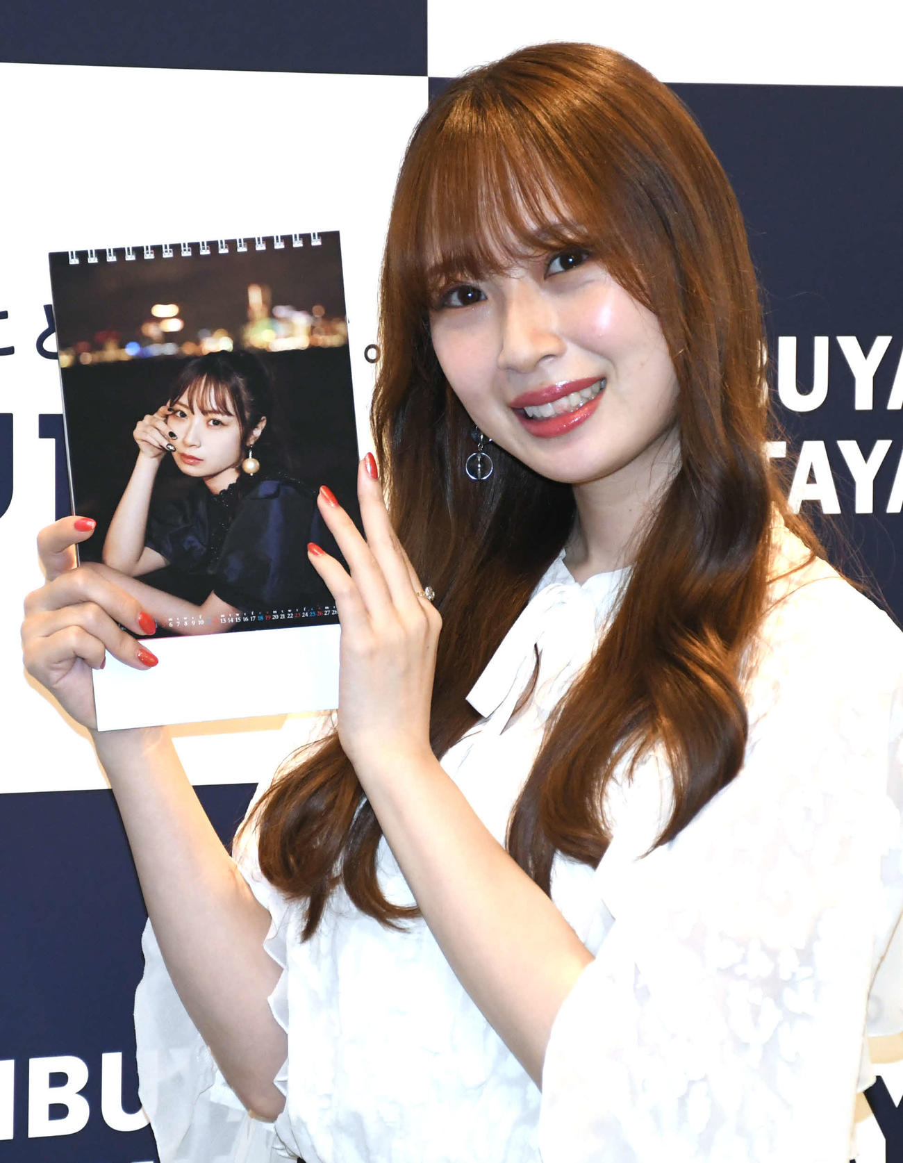 カレンダー発売イベントを行った高柳明音（撮影・大友陽平）