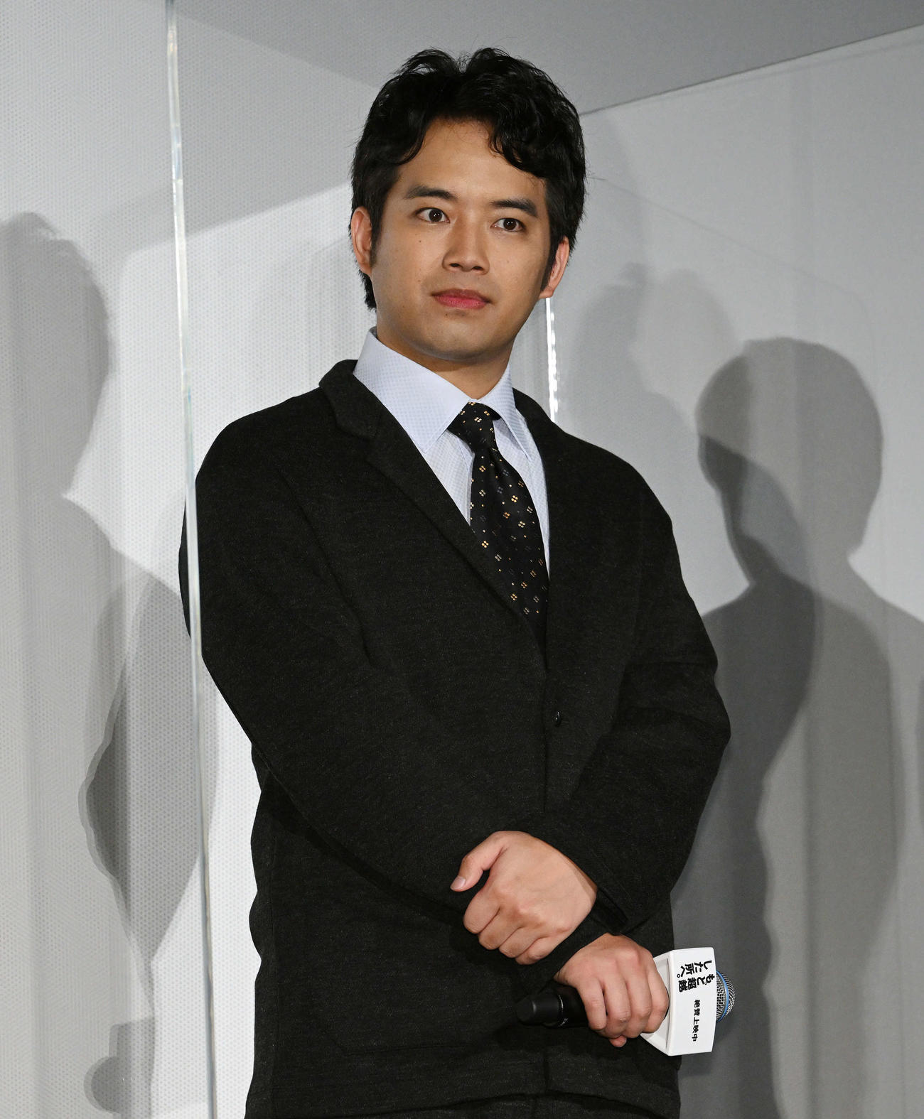 映画「もっと超越した所へ。」公開記念舞台あいさつに臨む三浦貴大（撮影・滝沢徹郎）　