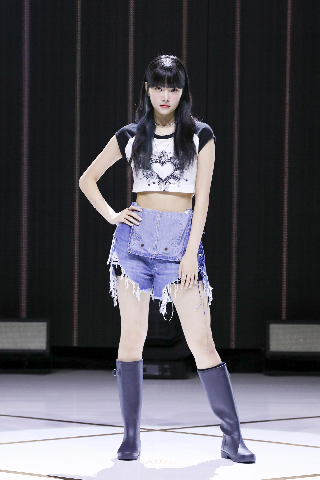 LE SSERAFIMのHONG EUNCHAE（P）＆（C）SOURCE MUSIC