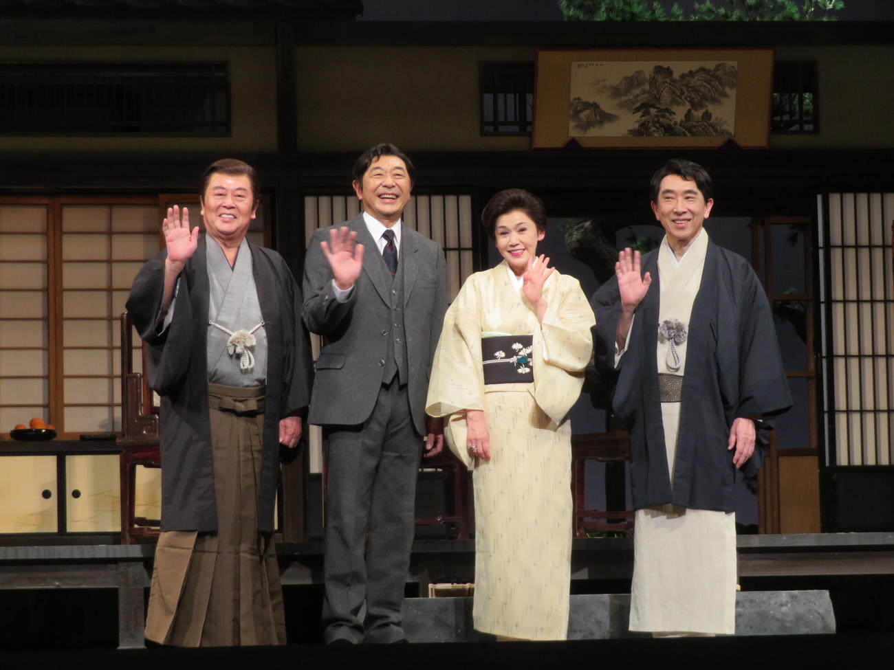 舞台「女の一生」初日前会見に出席した、左から風間杜夫、高橋克実、大竹しのぶ、段田安則（撮影・村上幸将）