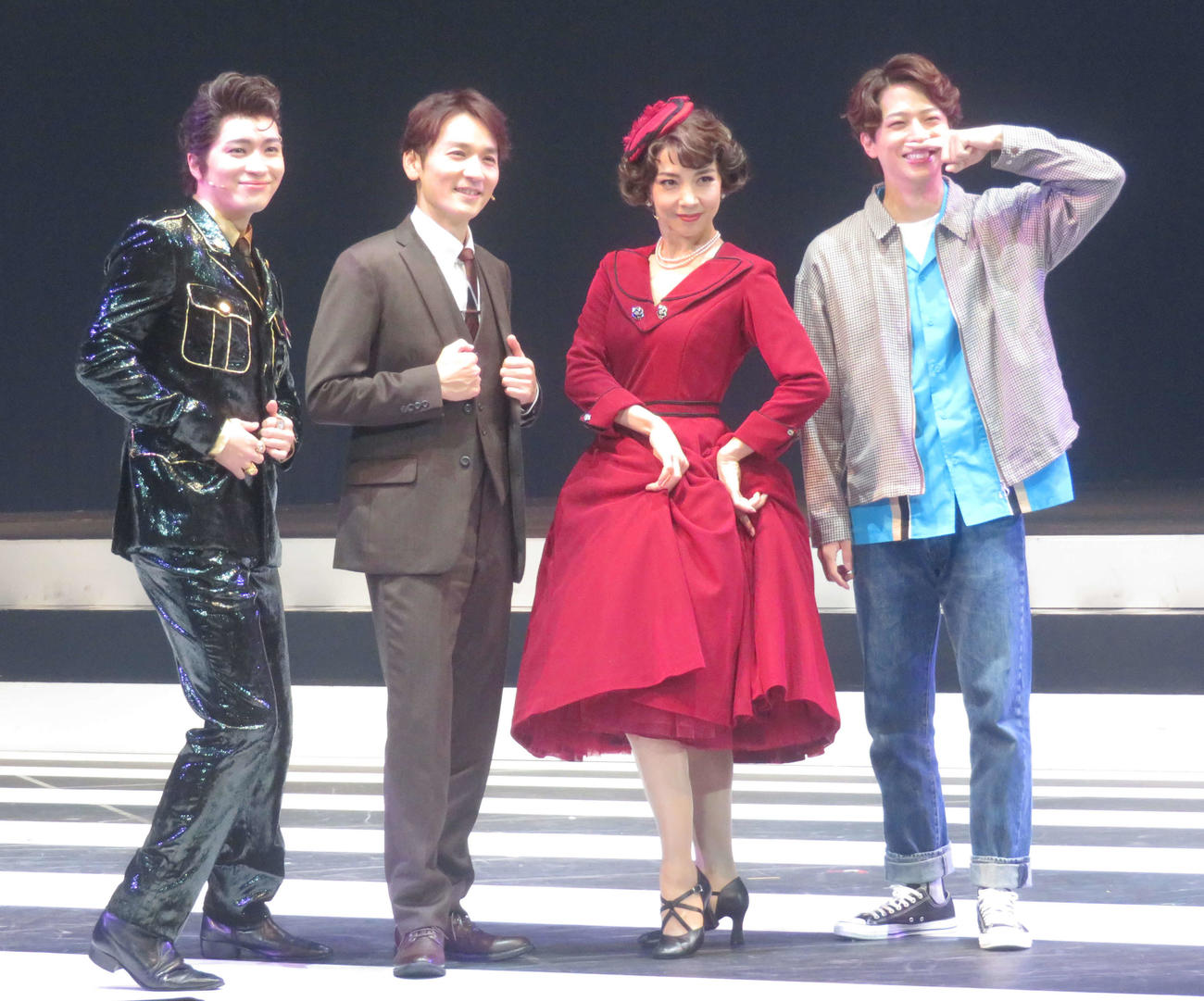 ミュージカル「バイ・バイ・バーディー」に出演する（左から）松下優也、長野博、霧矢大夢、寺西拓人（撮影・横山慧）