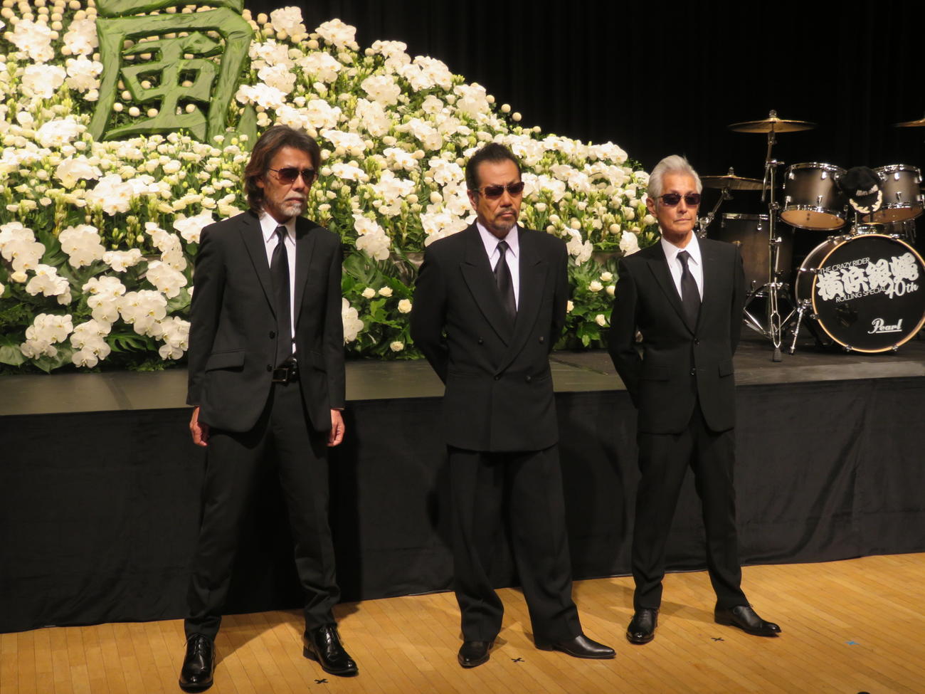 嵐さんを振り返る横浜銀蠅のメンバーたち。左からTAKU、翔、Johnnyこと浅沼正人氏