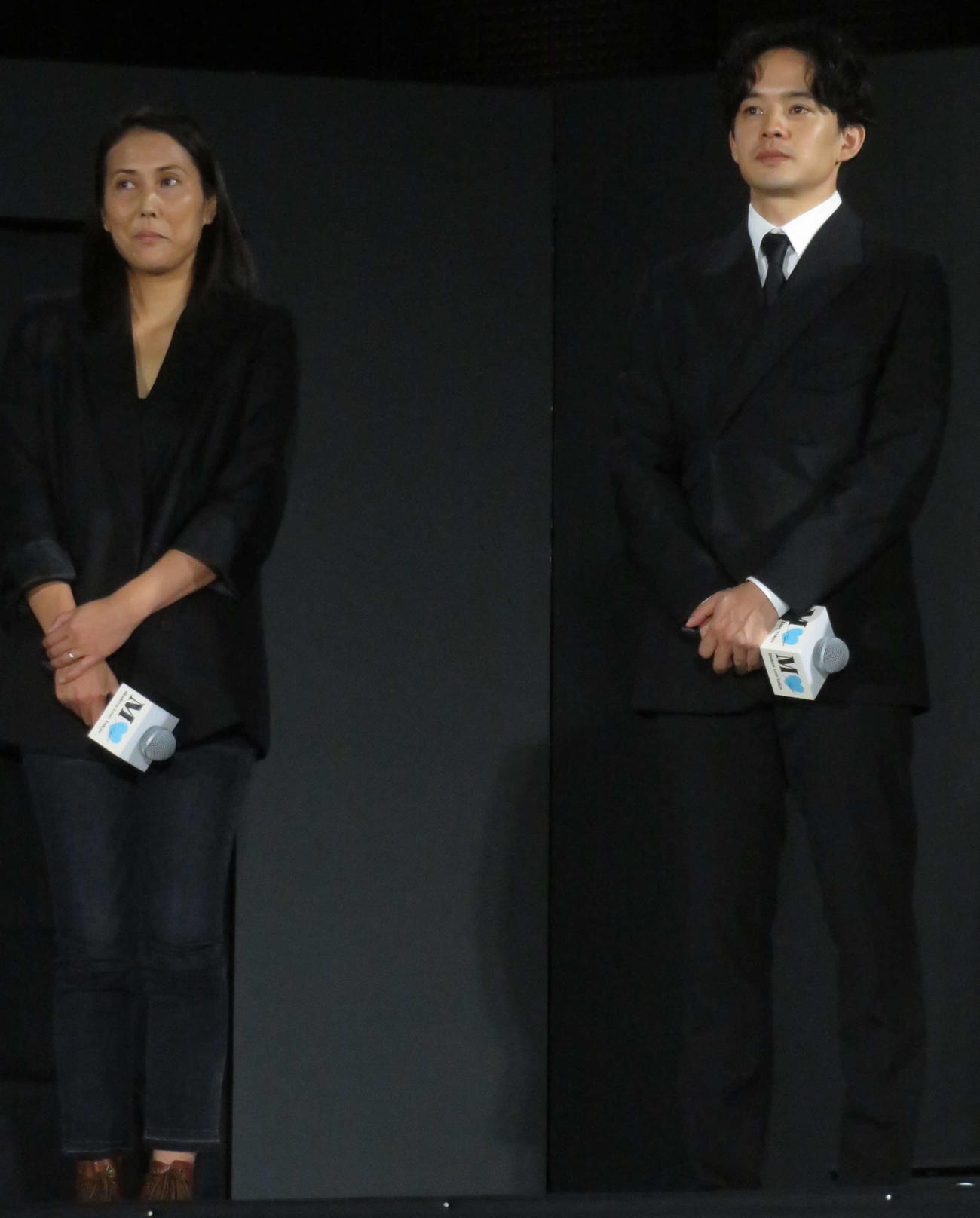 Amazon　プライムビデオのオリジナルドラマ「モダンラブ・東京～さまざまな愛の形～」完成披露イベントに登壇した平■（■は木ヘンに却の去がタ）敦子監督と池松壮亮（撮影・村上幸将）