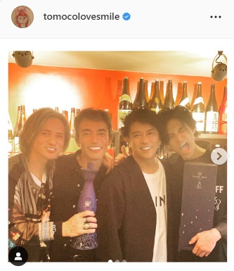 前田耕陽（右から2人目）ら4人組バンド男闘呼組が集結（海原ともこのインスタグラムより）