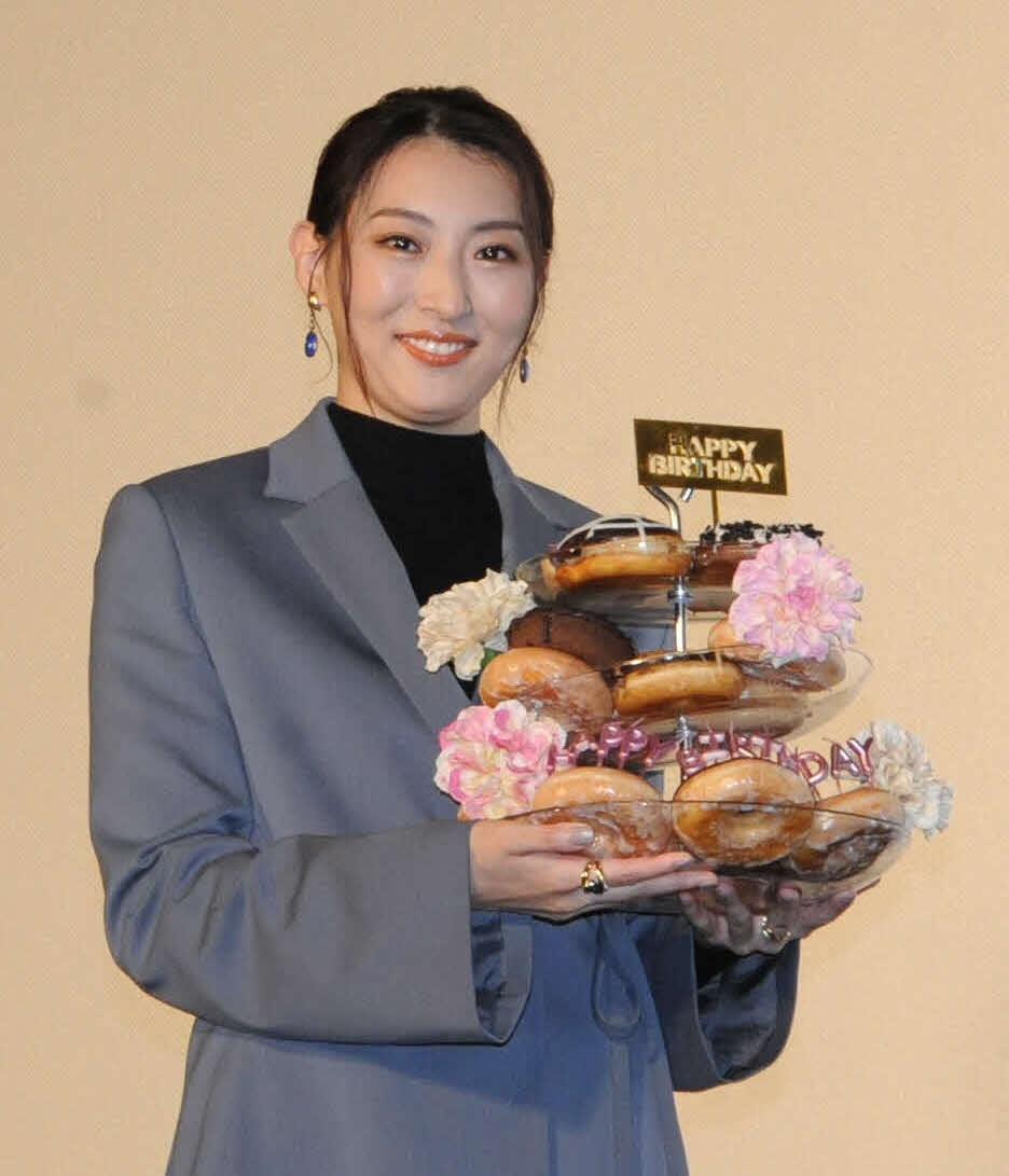 初アルバム「Freely」「Shine」発売記念イベントで誕生日を祝われた珠城りょう（撮影・松尾幸之介）