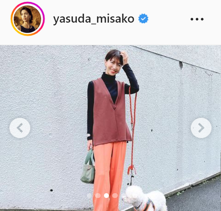 愛犬「はんな」の散歩中に笑顔を見せる安田美沙子（安田美沙子のインスタグラムより）