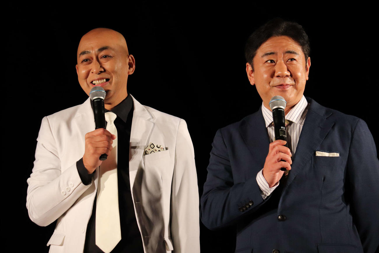 「東京スカイツリー開業10周年記念特別ライティングデザイン募集Supported by Panasonic」受賞者発表・点灯式でトークする、お笑いコンビ、錦鯉の長谷川雅紀（左）と渡辺隆（撮影・加藤理沙）
