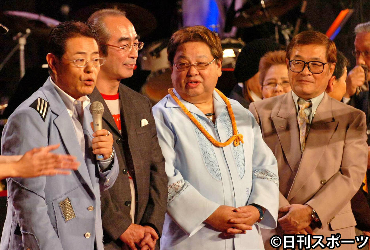 左から加藤茶、志村けんさん、高木ブー、仲本工事さん（2005年11月10日撮影）